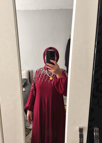 40 Beden Uzun Kollu Boncuk İşlemeli Bordo Elbise