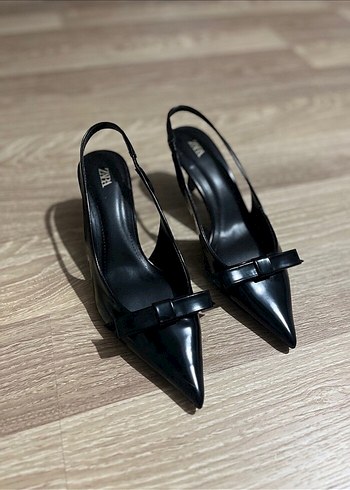 Klasik Siyah Stiletto Tokalı Kadın Ayakkabı