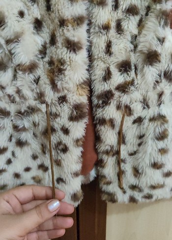 Kız Çocuk Leopar Desenli Kürklü Yelek - Görsel 5