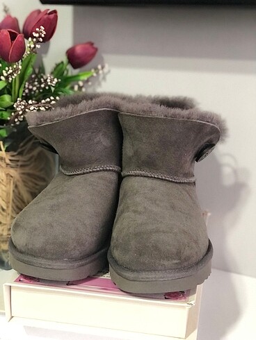 Ugg Bot