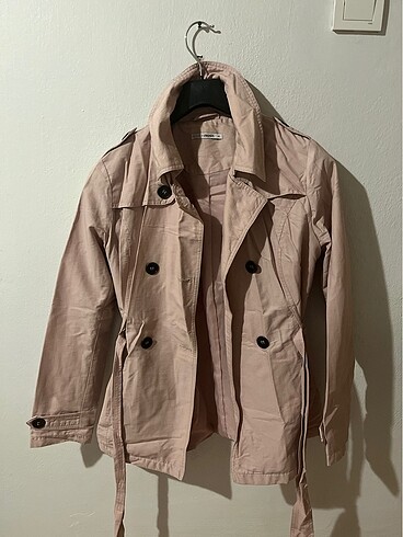 Pembe trench kot