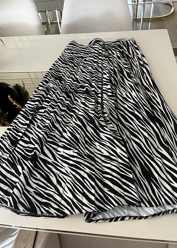 Zebra Desenli Pilili Uzun Midi Etek