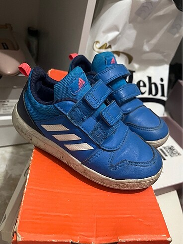 Adidas spor ayakkabı
