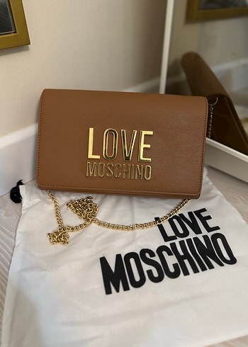 Love Moschino