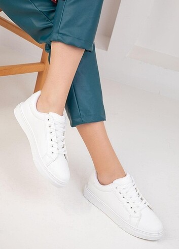 Beyaz sneaker