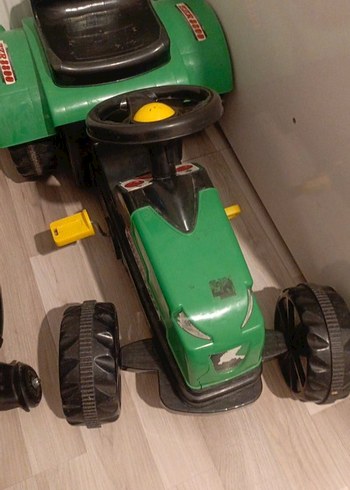 Koyu Yeşil Elektrikli Binilebilir Araba