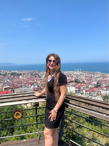 Kısa siyah elbise