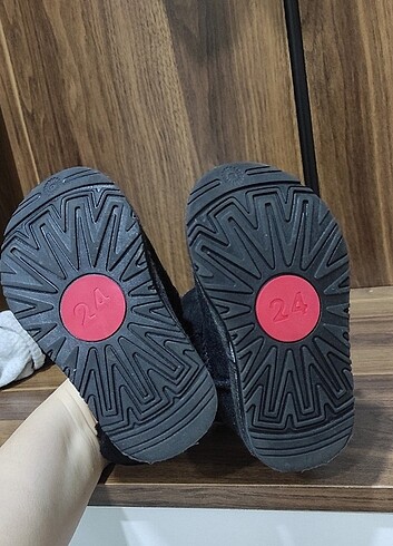 24 Beden UGG bot