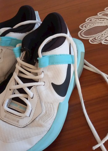 Beyaz ve Pastel Mavi Bağcıklı Basketbol Ayakkabısı - Görsel 2