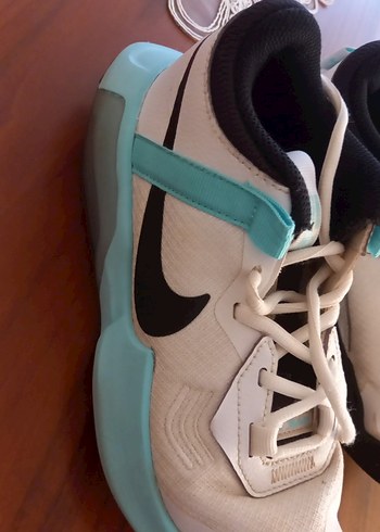 Beyaz ve Pastel Mavi Bağcıklı Basketbol Ayakkabısı - Görsel 4