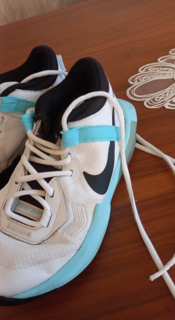 Beyaz ve Pastel Mavi Bağcıklı Basketbol Ayakkabısı - Görsel 2