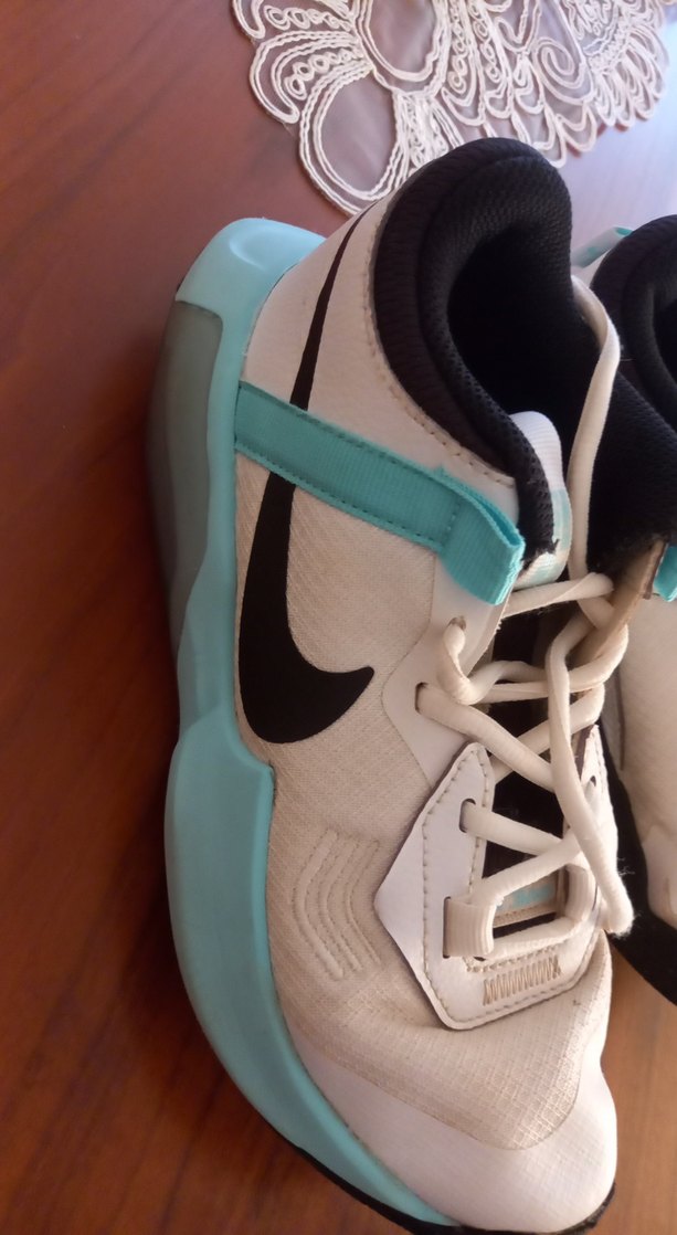 Beyaz ve Pastel Mavi Bağcıklı Basketbol Ayakkabısı - Görsel 4