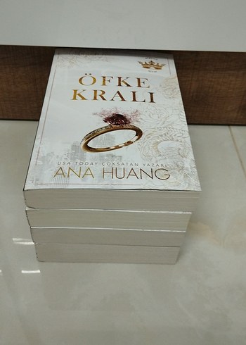 Beden Ana Huang'ın Krallar Serisi 4 Kitap