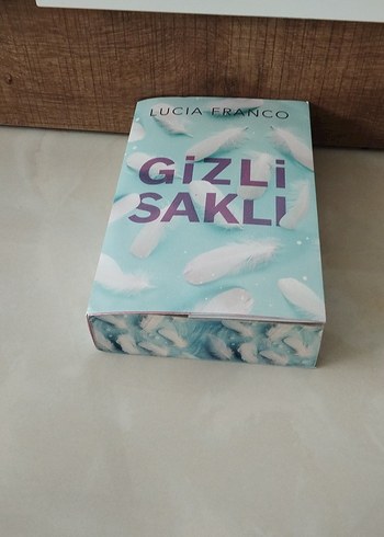 Beden Renk Gizli Saklı - Lucia Eranco