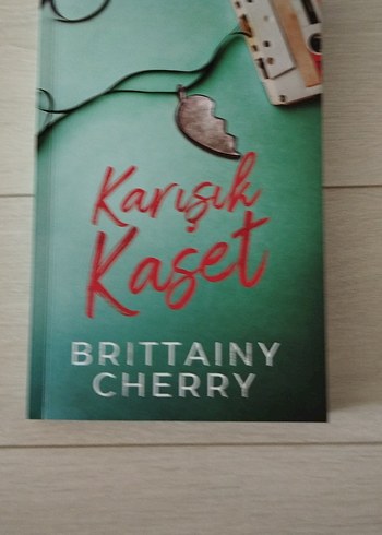 Brittainy Cherry - Karışık Kaset ve Üçleme Seti