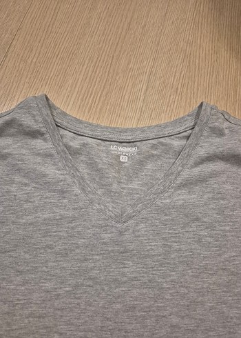 LC Waikiki Gri Erkek Basic V Yaka Tişört