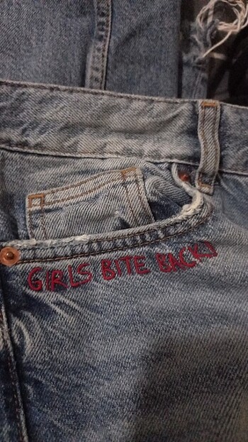 36 Beden hm girls bite back mavi dar paça yırtık kot pantolon