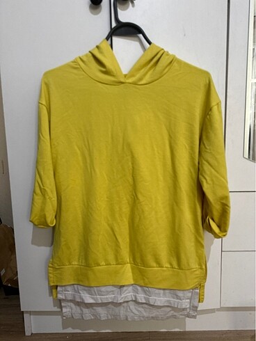 Sarı kapüşonlu sweat