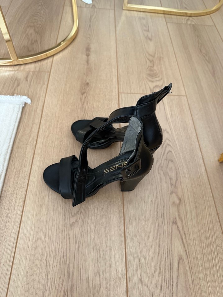 Siyah Tokalı İnce Topuklu Kadın Abiye Ayakkabı - Görsel 2