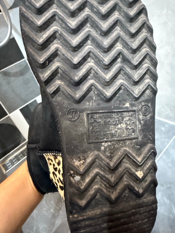 Orijinal UGG Leopar Desenli siyah bot - Görsel 5