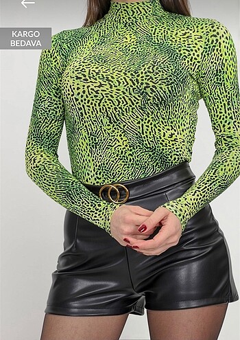 Yeşil leopar desenli bluz