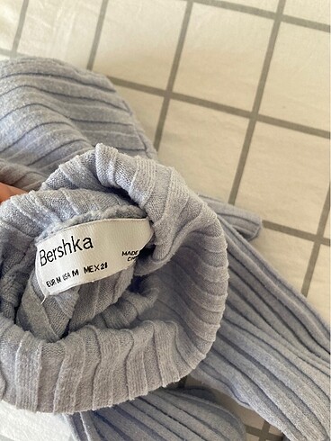 m Beden Bershka boğazlı triko