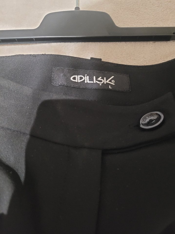 Kadın Siyah Mini Kumaş Şort Pantolon - Görsel 2