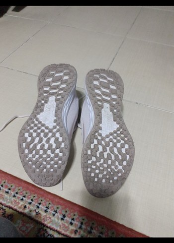 Beyaz Gri Elastik Bağcıklı Kadın Spor Ayakkabı - Görsel 4