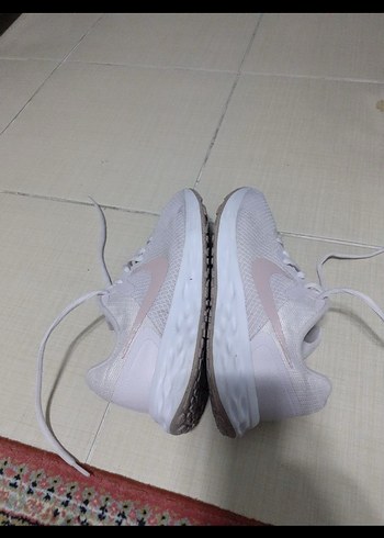 Beyaz Gri Elastik Bağcıklı Kadın Spor Ayakkabı - Görsel 3