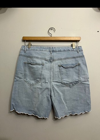 Trendyol & Milla Mavi Düğmeli Mini Denim Şort