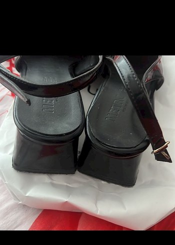 Siyah Tokalı Stiletto Az Topuklu Kadın Ayakkabı - Görsel 3