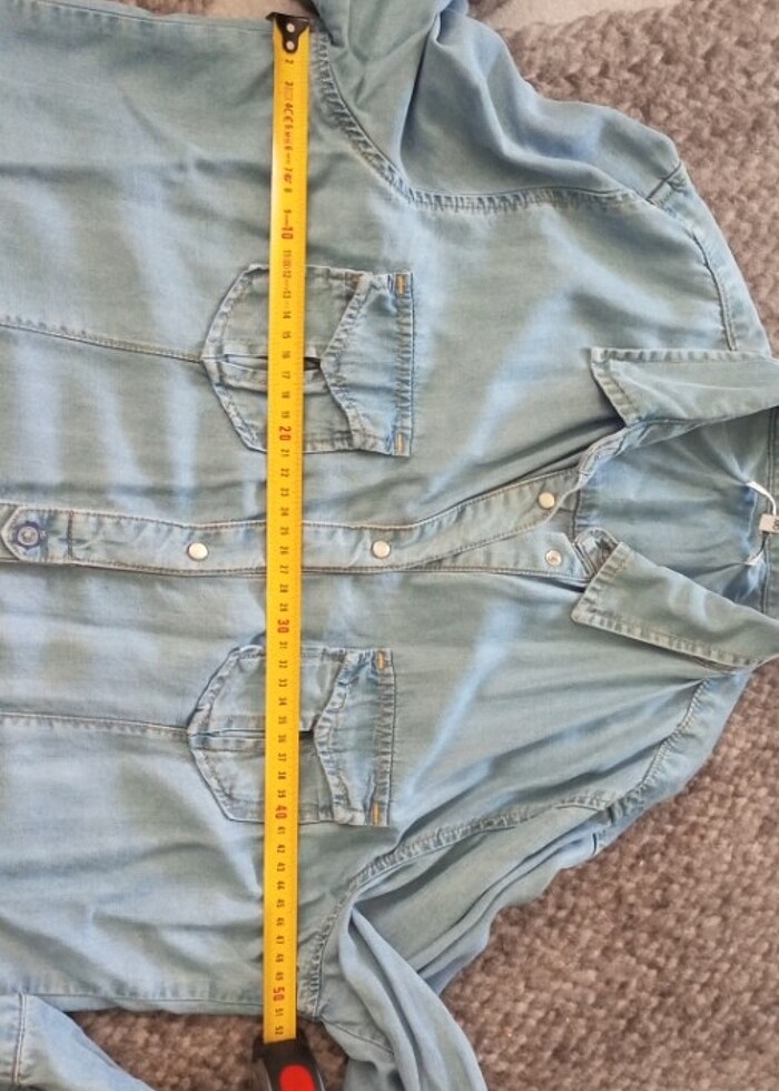 Hakika bir kumaşı var dökümlü kot kumaş gömlek. Kaçirmayin derim - Görsel 2