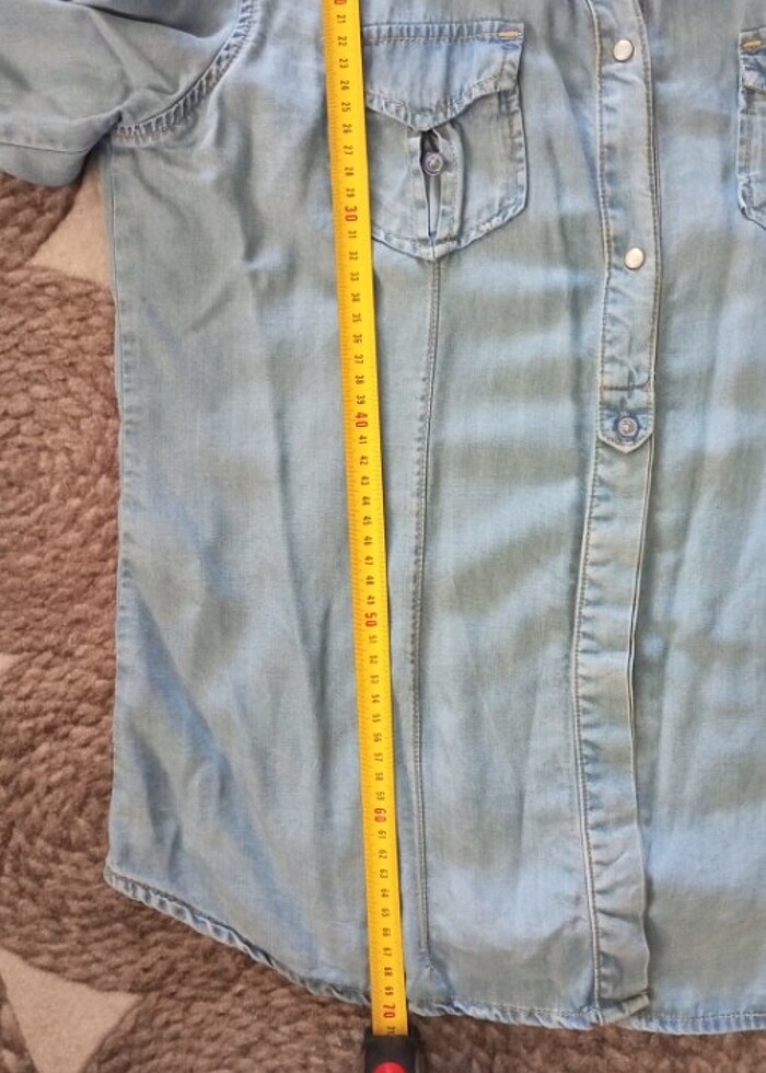 Hakika bir kumaşı var dökümlü kot kumaş gömlek. Kaçirmayin derim - Görsel 4