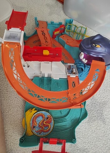 HOTWHEELS KÔPEKBALIĞI OYUN SETİ 