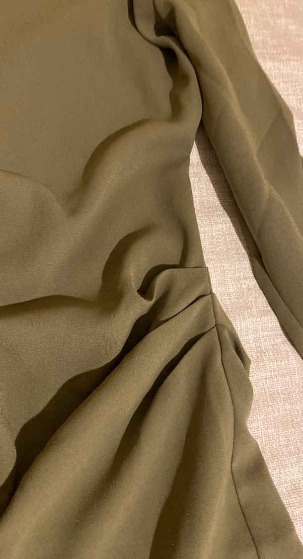 Uzun Kollu, Yüksek Yakalı Haki Keten Elbise - Görsel 3