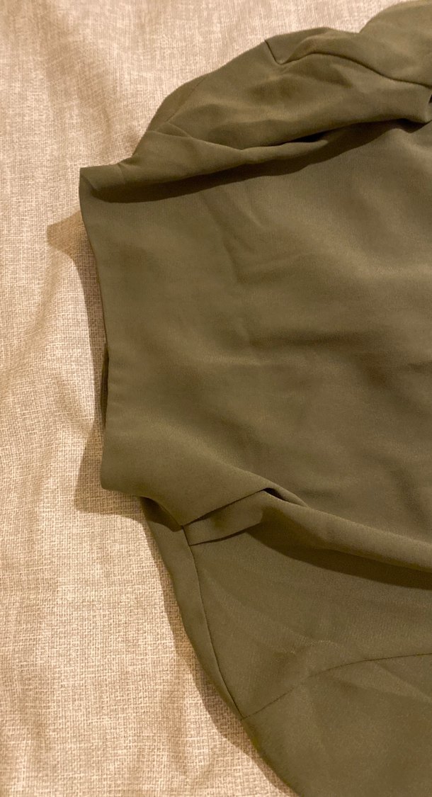 Uzun Kollu, Yüksek Yakalı Haki Keten Elbise - Görsel 4