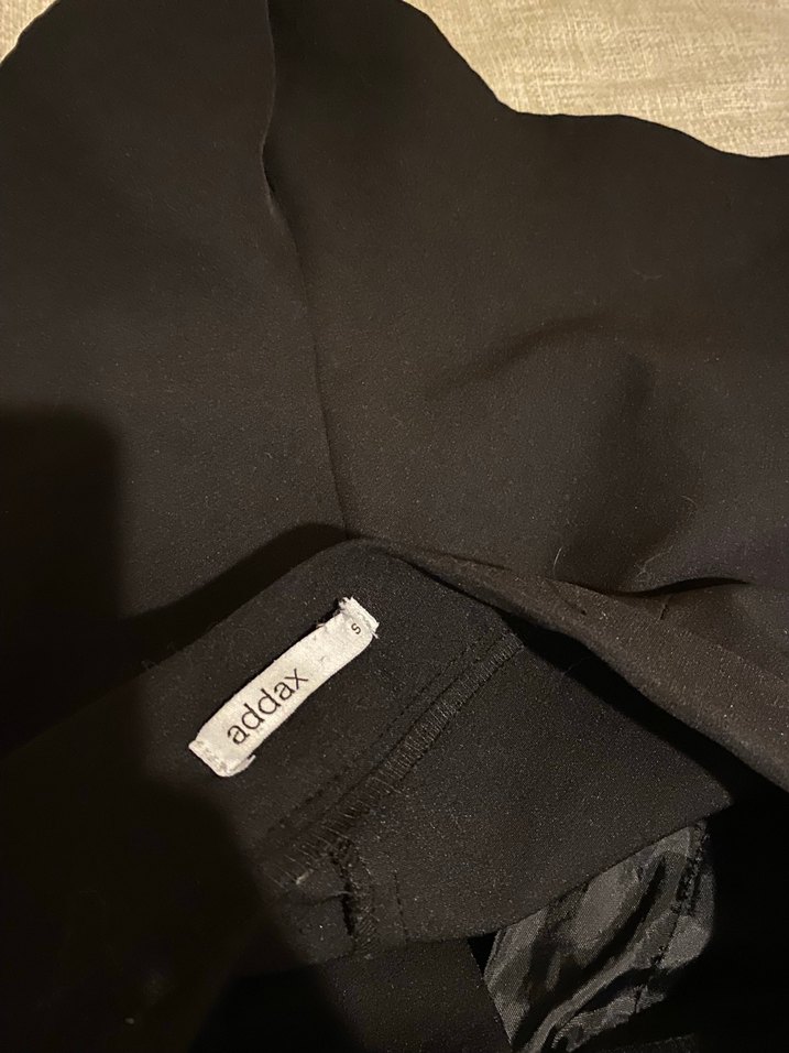 Kadın Siyah Mini Kumaş Şort - Görsel 3