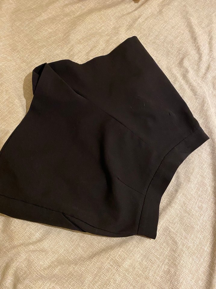 Kadın Siyah Mini Kumaş Şort - Görsel 2