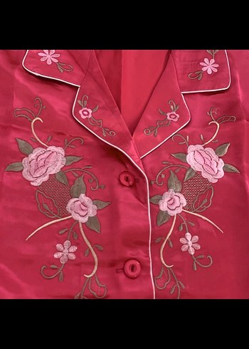 Diğer Pembe Nakışlı Kısa Kollu Saten Pijama Takımı