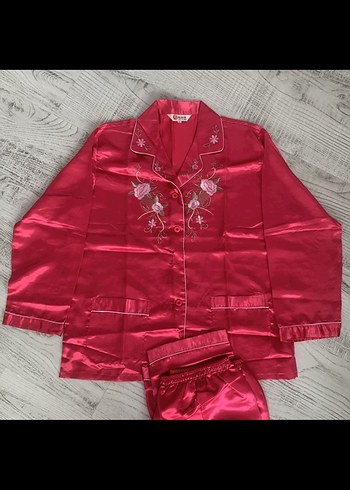 42 Beden Saten Nakışlı Kadın Pijama Takımı