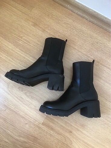Zara siyah chester bot 37