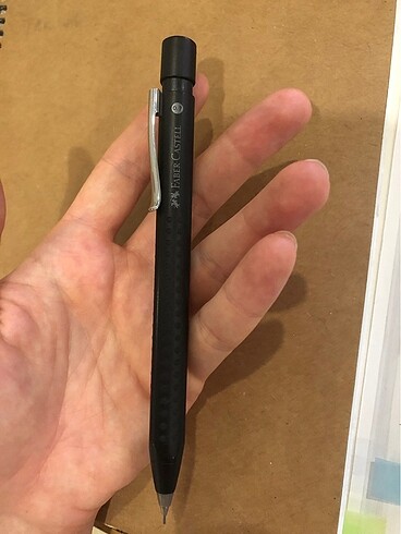 Faber Castell siyah mat üçgen uçlu kalem