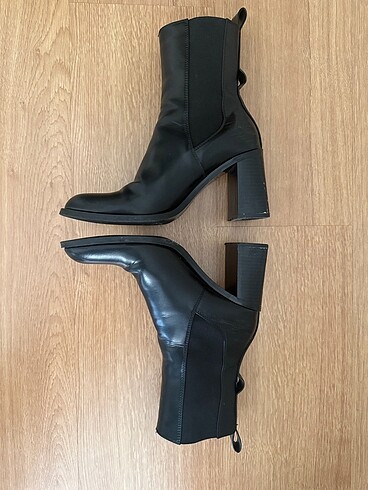 38 Beden Zara siyah bot