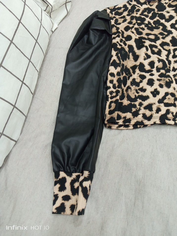 Leopar Desenli Deri Uzun Kollu Bluz - Görsel 2