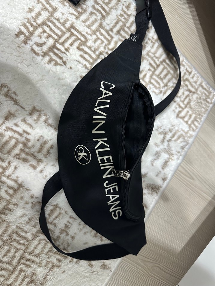 Calvin Klein Siyah Çapraz Çanta — görsel 2/3