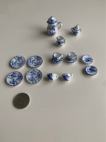 Minyatür porselen çay seti
