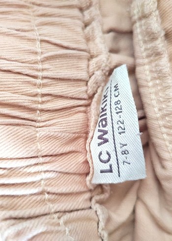 LC Waikiki Bej ve lacivert şort etek