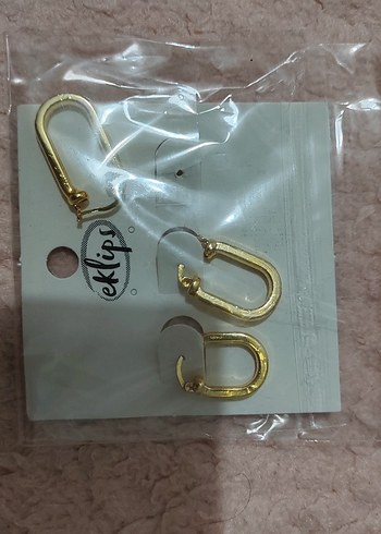 Zincir Detaylı Altın Renk Mini Küpe Seti