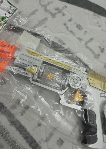 Gri ve Altın Renkli Oyuncak Tabanca - Görsel 2