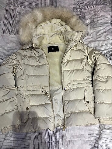 Zara Mont